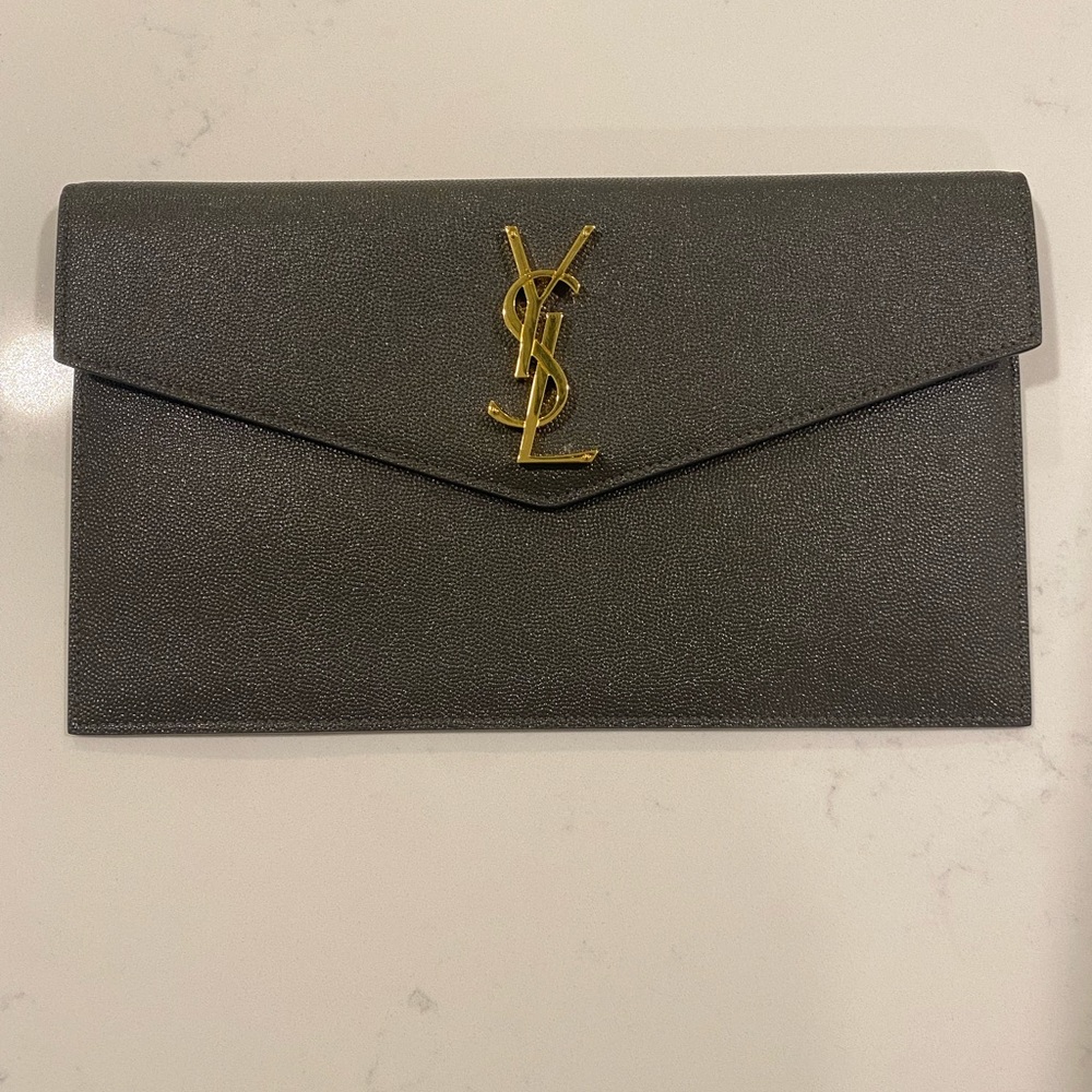 Saint Laurent Uptown Clutch RARE GRAIN DE POUDRE EMBOSSED LEATHER color Pebble